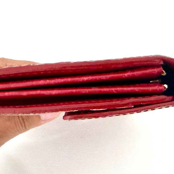 Authentic Louis Vuitton Sarah Wallet Vernis Red Pomme d’Amour - Picture 12 of 12